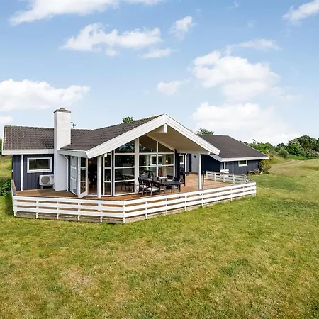 Adelinde - 300m From The Sea By Interhome *