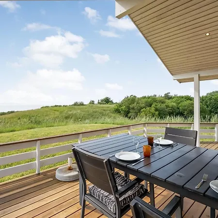 Adelinde - 300m From The Sea By Interhome